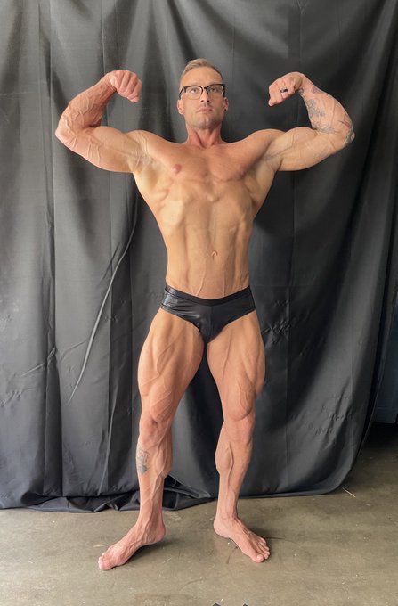 When I&rsquo;m not making porn I&rsquo;m trying to be a bodybuilder 😝 https://t.co/FiJaFCXI3z