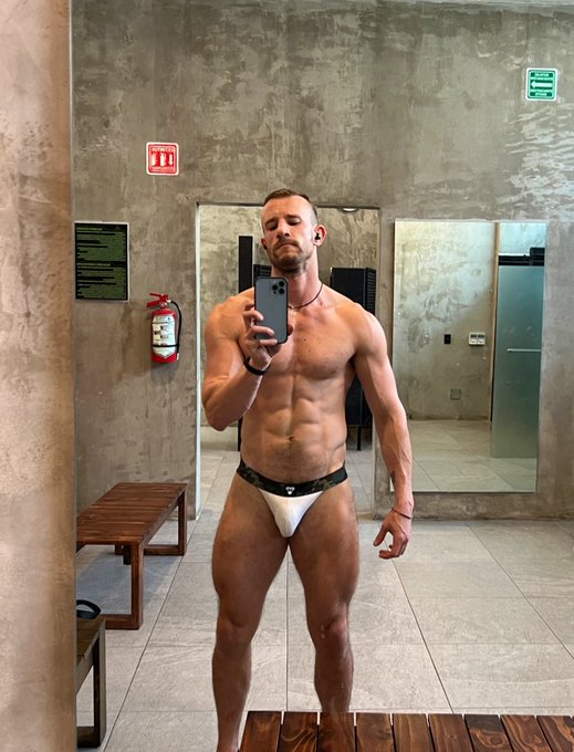 Watch Ridick_7's leaked NSFW photo on TwXstars