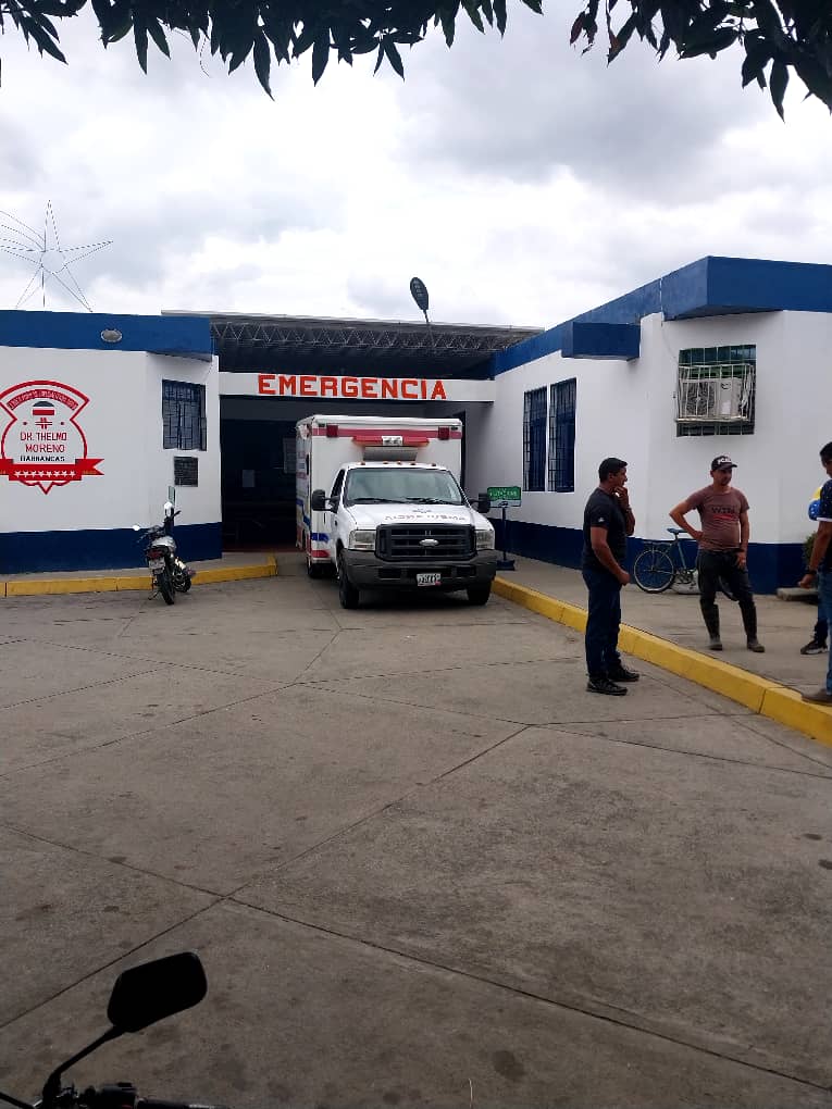 jaarreaza's tweet image. Con la reactivación del Aserradero Comunal Renacer de Chávez en Barrancas, #Barinas, la Comuna Brisas de Masparro activa su Fondo de Reinversión Social y entrega totalmente reparada la ambulancia del Centro Médico Doctor Thelmo Moreno, para uso de toda la comunidad. #ComunaONada