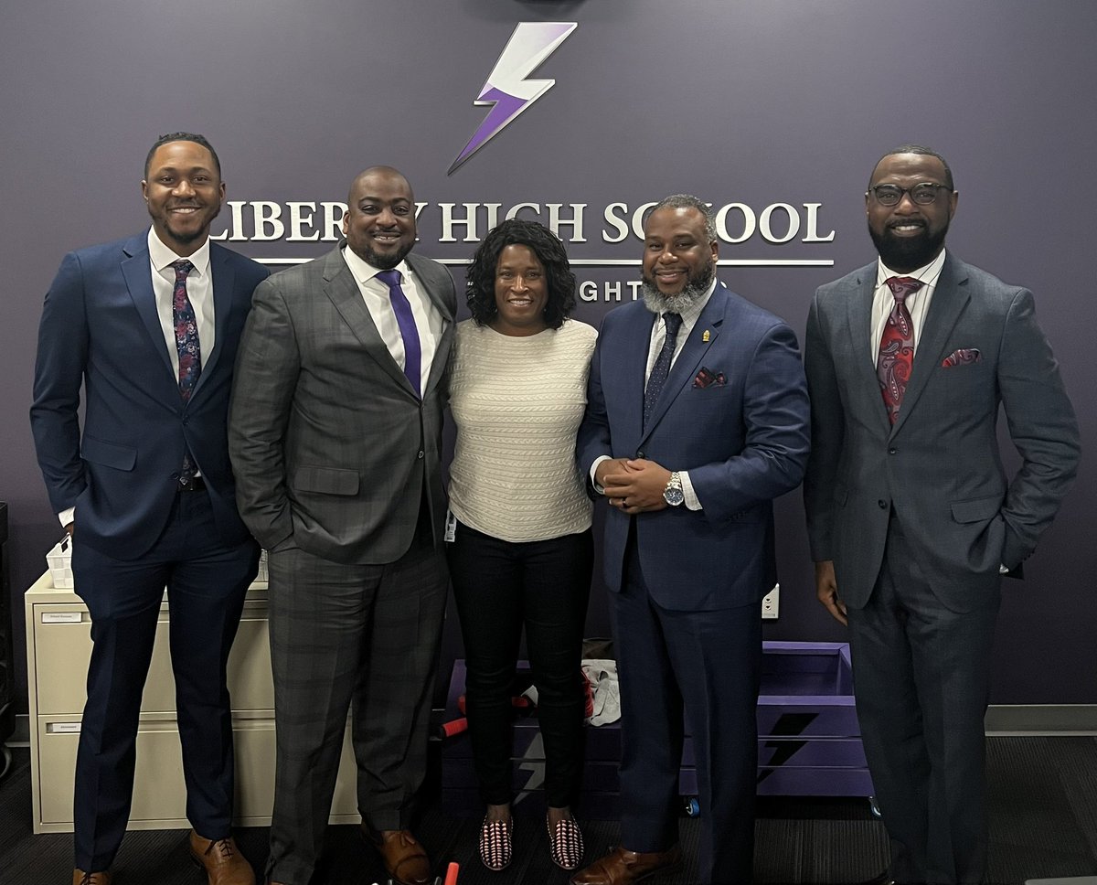 tunisia_may's tweet photo. What an honor and learning experience I had today with my 
BOLD mentors @bold_leadership They are the best! @DrCarlosGrant @Educator86 @DMQUALLS @TecKnowledgeY55 https://t.co/gPrfsR5hxx