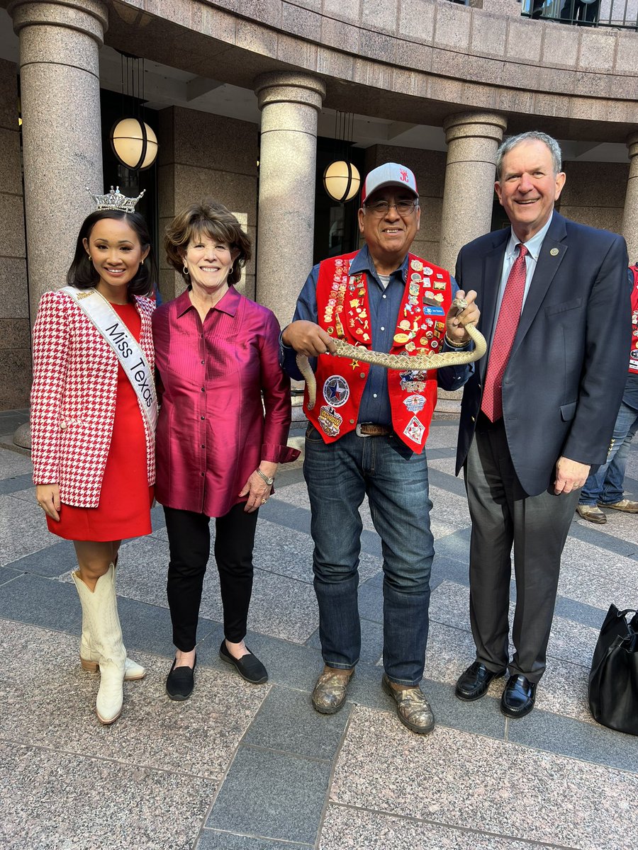 It 's a great day when you have <a href="/MissAmericaTX/">Miss Texas</a> <a href="/AverieDanielle/">Aves | Law & Lifestyle</a> and the Sweetwater Jaycees 1958 in the Capitol!  Thank you for promoting #HD71! #txlege