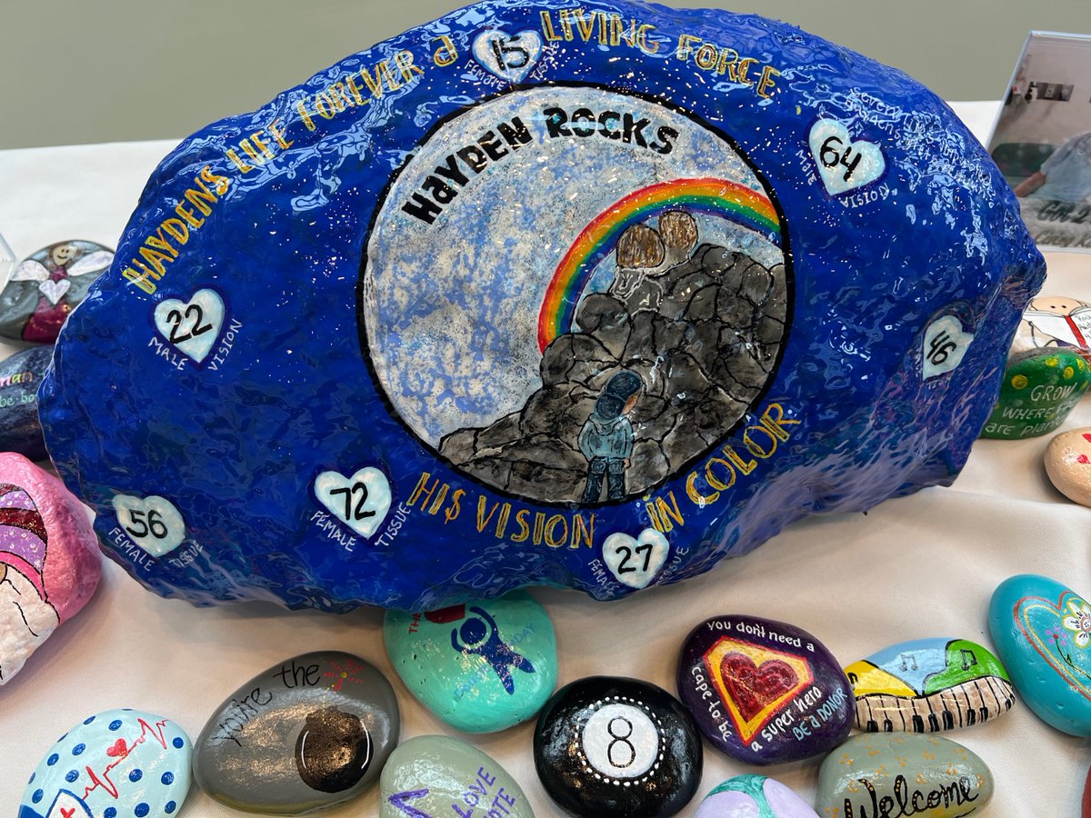 For #NationalDonorDay, to honor her son Hayden, Kaiser Permanente’s Anne Carleton gave out 3,200 hand-painted rocks for organ donation awareness. “Hayden gave life-impacting organ donations to seven people. My heart is full to share his message, ‘rock on and be kind,’” says Anne.