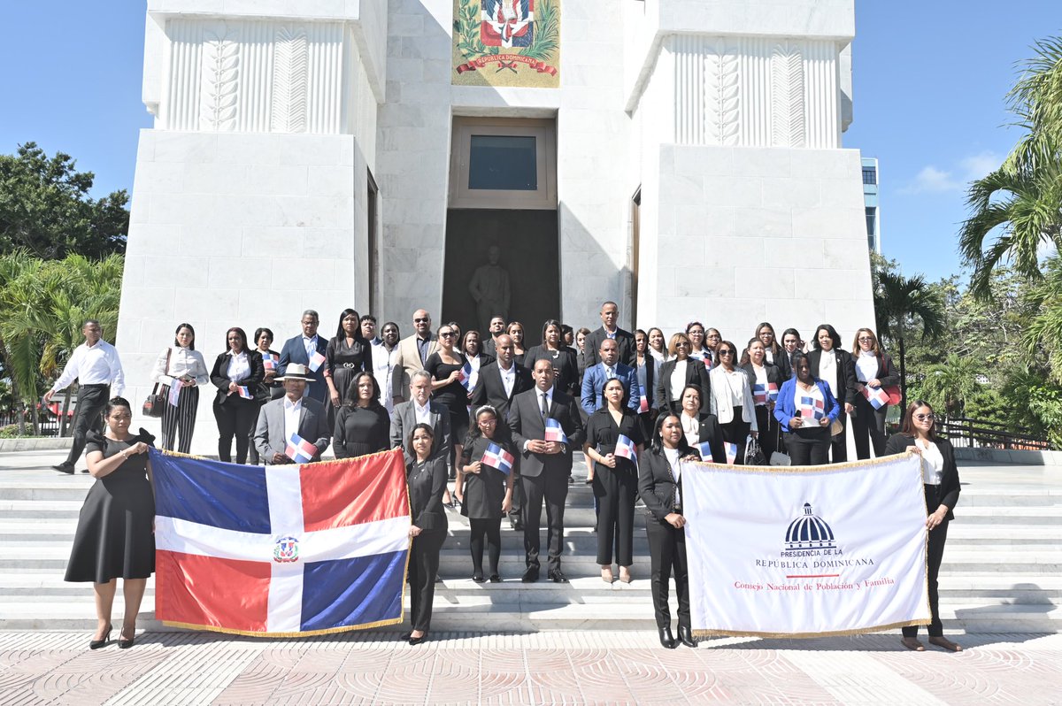 #HOY  El Consejo Nacional de Población y Familia (CONAPOFA) conmemora 55 aniversario y reafirma su compromiso con el desarrollo de la familia dominicana.

#55AniversarioCONAPOFA
#SeguimosAvanzando
#EstamosCambiando