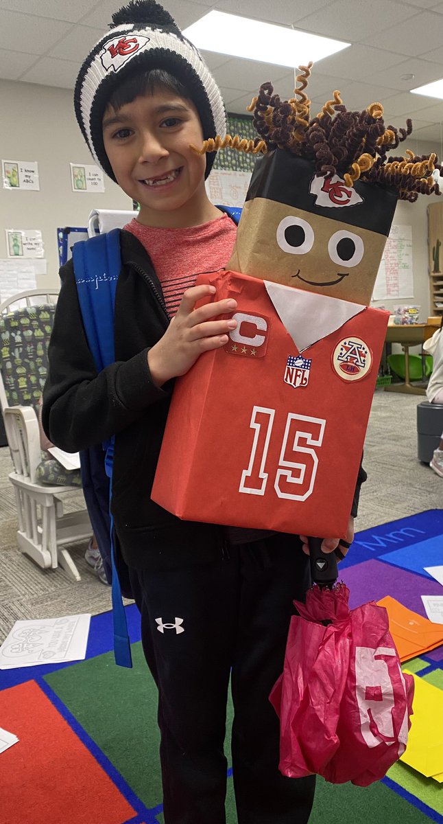 lisagmorales's tweet photo. Best Valentine’s box ever! @SpradleyElem @PatrickMahomes https://t.co/DDMF6sEMBE