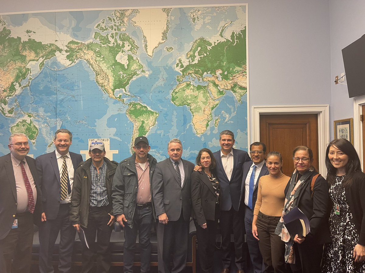 It wonderful to meet Chairman #ChrisSmith with former #Nicaragua #political #prisoners <a href="/jschamorrog/">Juan Sebastián Chamorro</a>, Félix <a href="/Maradiaga/">Félix Maradiaga</a>, #TamaraDavila, #VioletaGranera, #MedardoMairena and #PedroMena. He &amp; his team worked with us &amp; prayed with us - their work was critical to secure their release.