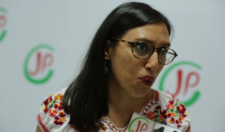 gerardoindacoc1's tweet photo. Esta señora envenena a nuestros jóvenes en la San Marcos, le pagamos su sueldo con nuestros impuestos.
Estás de acuerdo que siga envenenado a la juventud?? https://t.co/SvM7wEqy1U