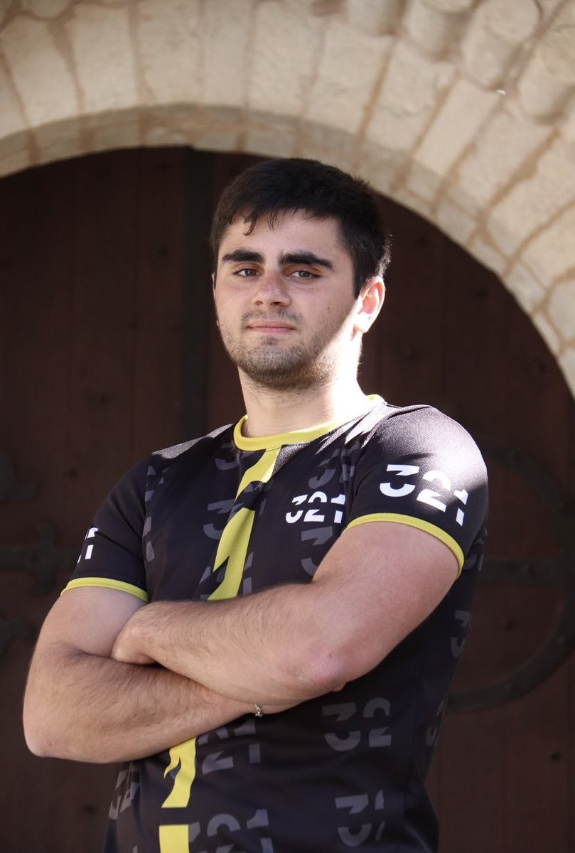 Bonsoir du soir à tous et à toutes fans de #R6S 🌚

C’est juste pour vous rappeler que cet homme, <a href="/LikEfacR6S/">LikEfac</a>, roule sur le monde au #SixInvitational2023 🇨🇦

(p’tite fierté chauvine, en effet.)