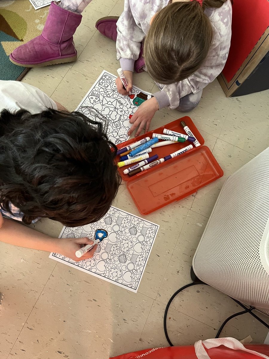 MsSiddiqi12's tweet photo. We celebrated Valentine’s Day with our Learning Buddies too! Happy Valentine’s Day! @melsolnik @orioleparkjps https://t.co/CYpDYwtNun