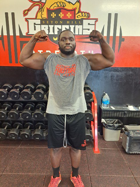 SHU_FBALL's tweet photo. DEFENSE SHOWING OUT TODAY IN THE WEIGHTROOM! 4 defensive guys and a RB bringing the juice today! #TheGriffinWay https://t.co/uD6jKpRnRH