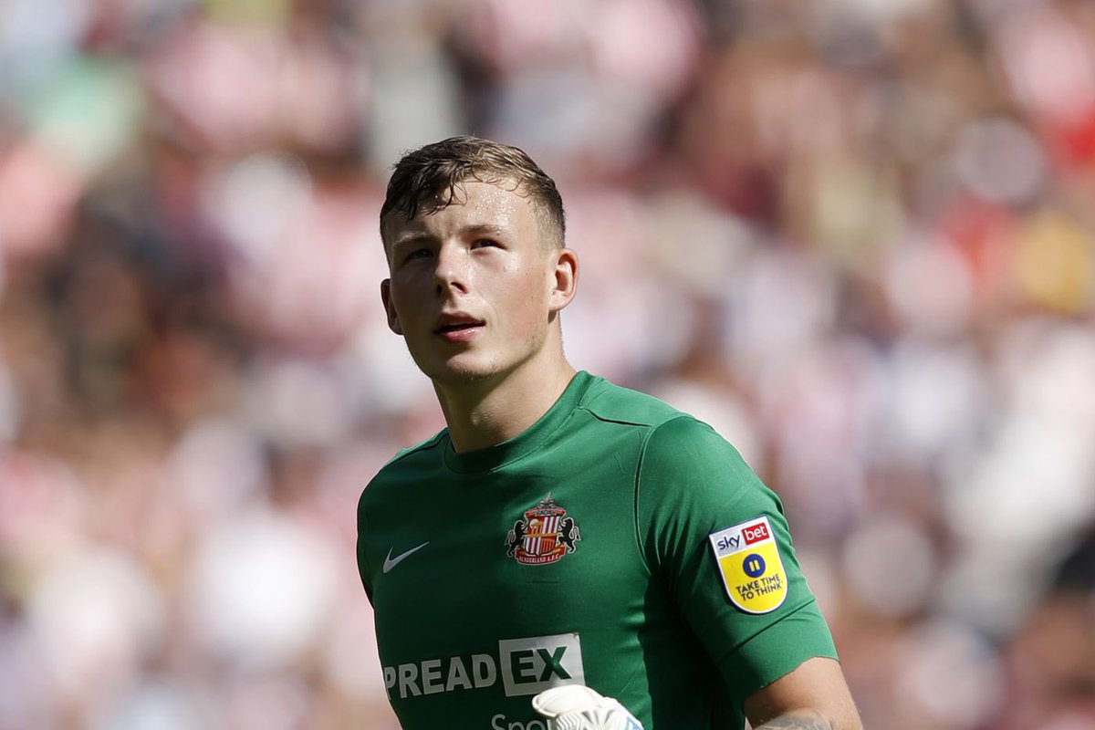 самый молодой вратарь. самый молодой вратарь. иллан мелье вратарь. миле свилар бенфика. кепа.