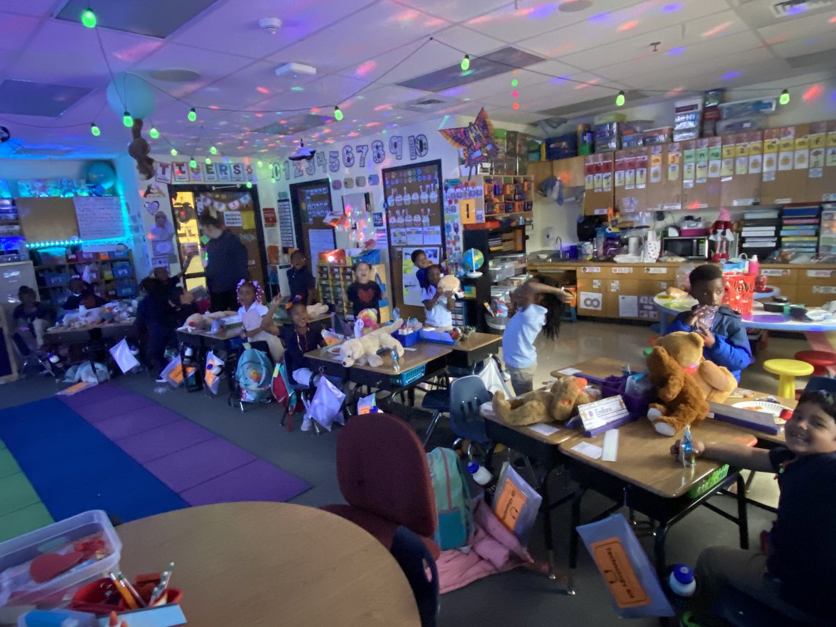 mrs_santore's tweet image. Friendship party success!!! 💗 #SpaghtIsGreat #KinderCrew