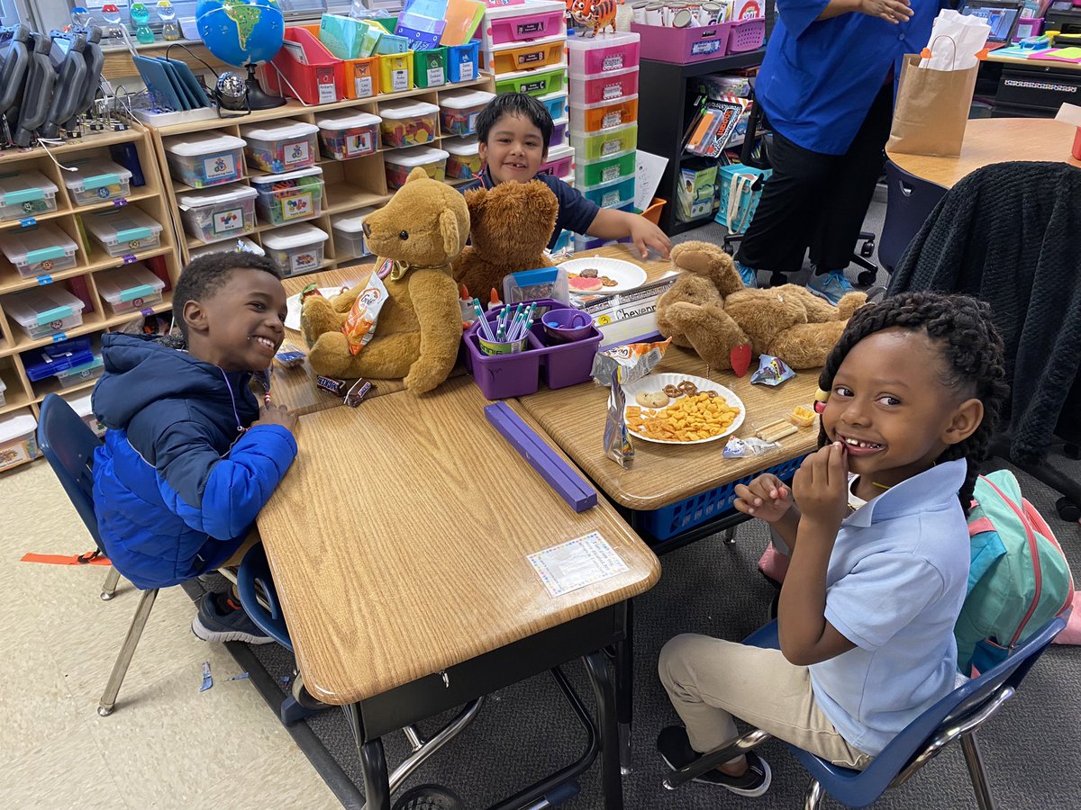 mrs_santore's tweet image. Friendship party success!!! 💗 #SpaghtIsGreat #KinderCrew