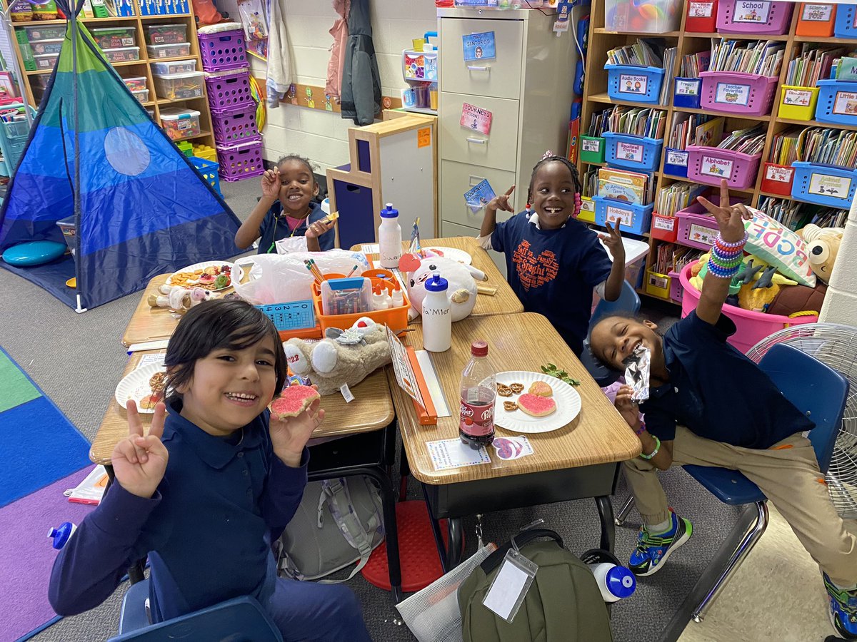 mrs_santore's tweet image. Friendship party success!!! 💗 #SpaghtIsGreat #KinderCrew