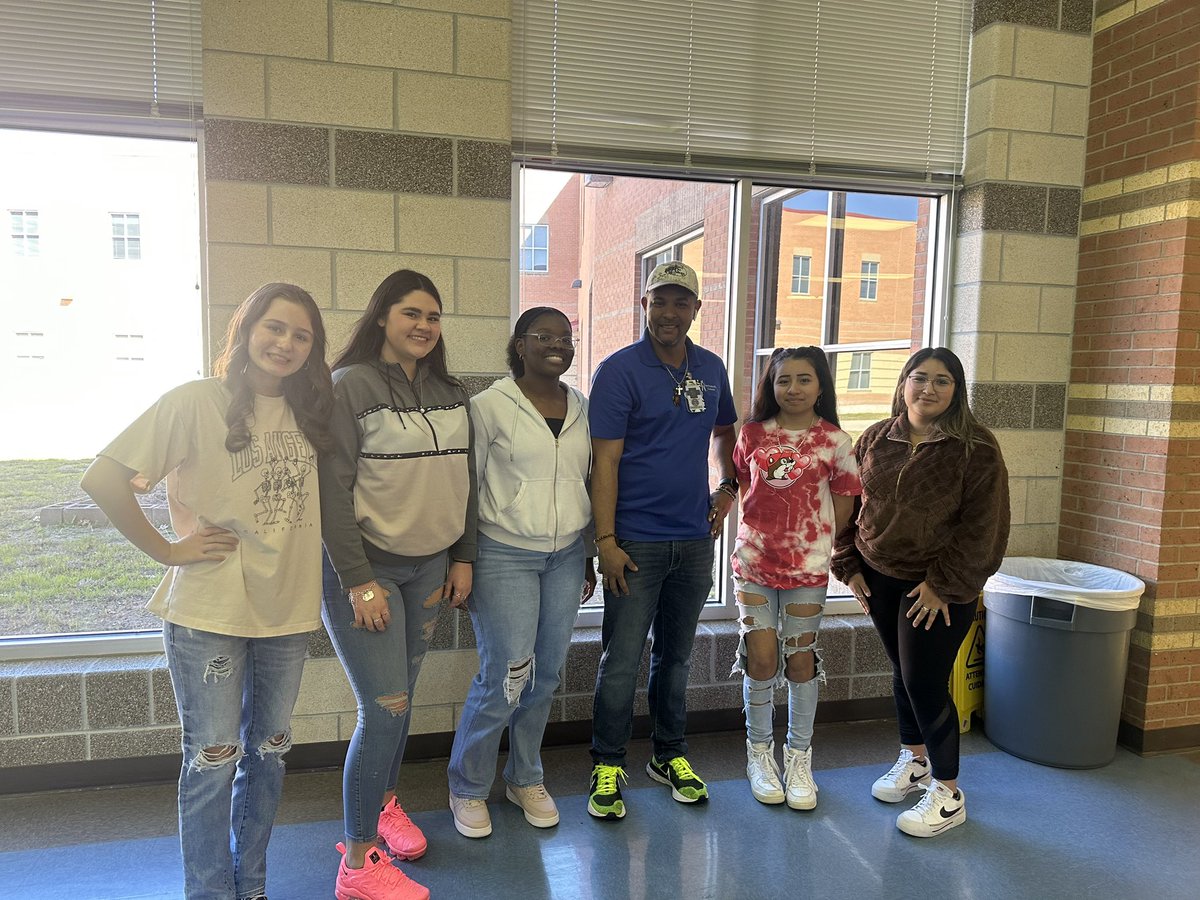 Delivering goody bags for our custodial and cafeteria staff. Thanks for all your hard work ♥️ <a href="/NISDBrennan/">Brennan High School</a> <a href="/NISDWorldLang/">NISD World Languages</a>