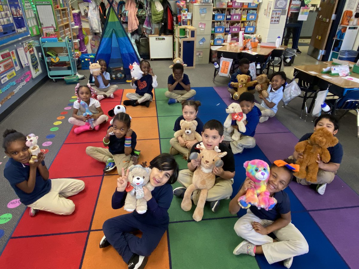 mrs_santore's tweet image. We are so thankful for these reading buddies donated to all kindergarten and pre-k classes at our school!!! 🐻 🦕 #SpaghtIsGreat #KinderCrew