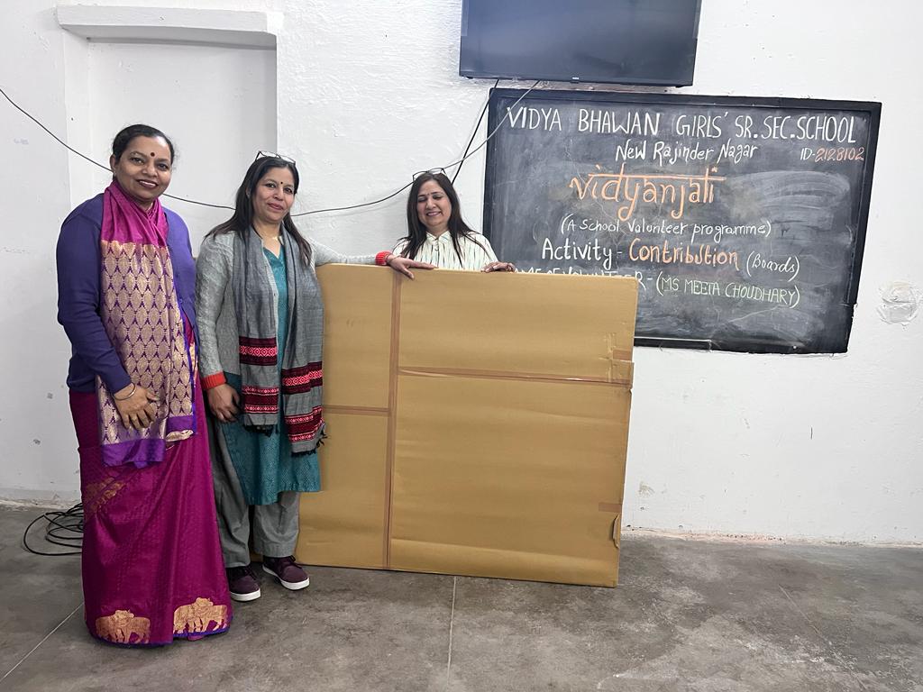 VidyaBhawanGsss's tweet photo. Ms. Meeta Chaudhary @VidyanjaliDelhi Volunteer donated 03 Green Boards to the School which will be used in the 03 Science Labs.
 #Gratitude 
UDISE Code - 07060214902
Distt. Central 
Impacted Students - 120
HOS - Deepa Singh
Incharge - Seema Singh
@Dir_Education @SCERT2021 https://t.co/ZoxzfcijSe