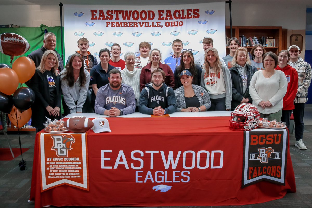 b_ryce24's tweet photo. Thank you to my friends, family, and coaches that came to support me yesterday, while I officially committed to @BG_Football. I can’t wait to get started🏈🟠 @CoachLoefflerBG @CoachBWhite7 @CoachBayer_ @CHaaseBGSU @ELSEaglesAD #TalonsUp #AyZiggy https://t.co/3aFty3WGDB