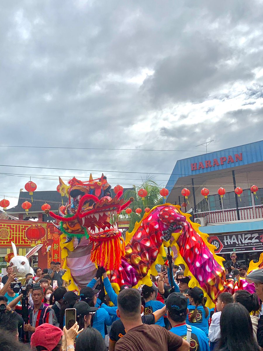 NoviandyPrtw's tweet image. First time liat nage bukak mate. #capgomeh #singkawanghebat