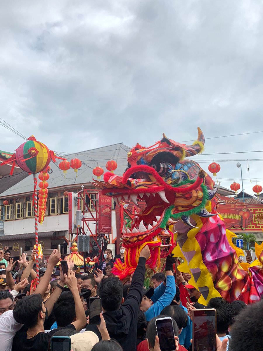 NoviandyPrtw's tweet image. First time liat nage bukak mate. #capgomeh #singkawanghebat