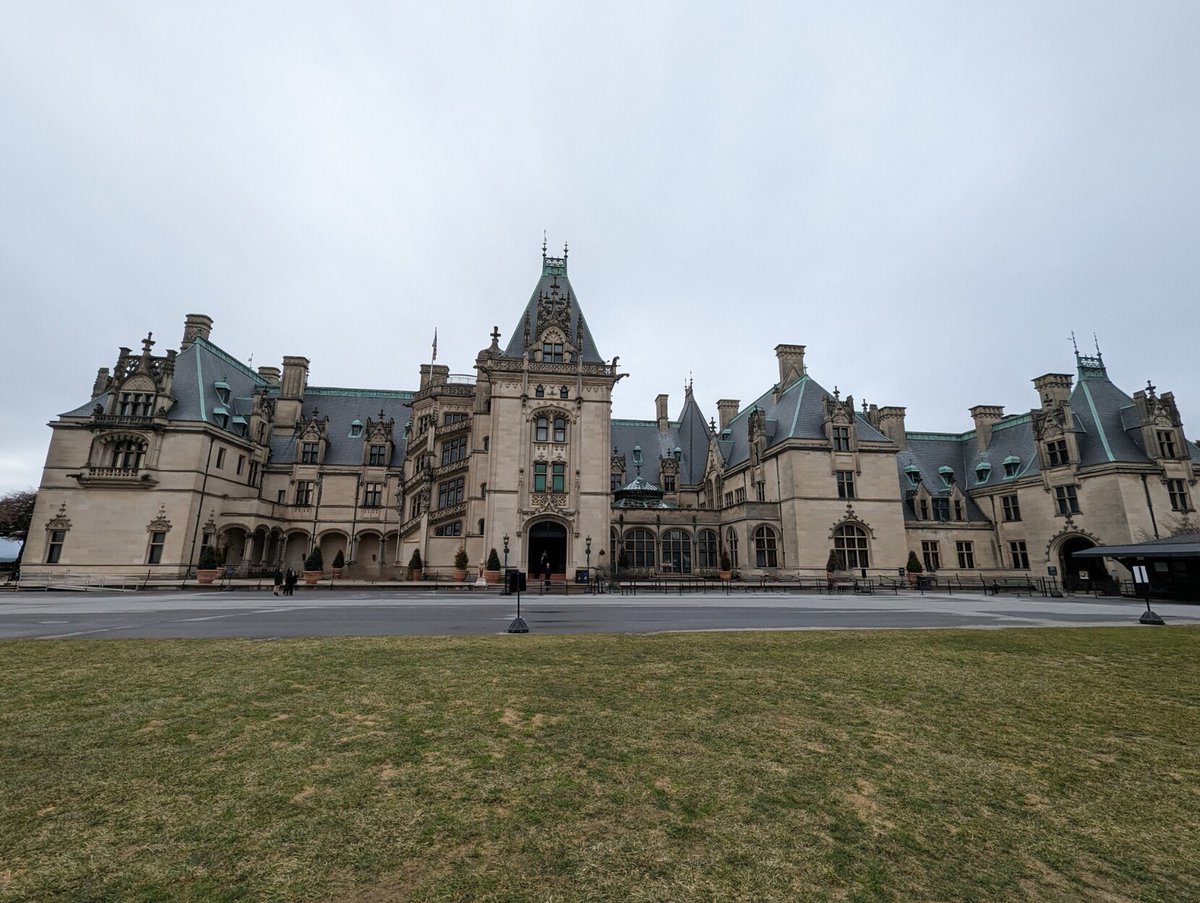 jednc's tweet photo. Biltmore
#biltmore #asheville #northcarolina #vanderbilts #Pixel7Pro #android https://t.co/0aoO8RsQAc