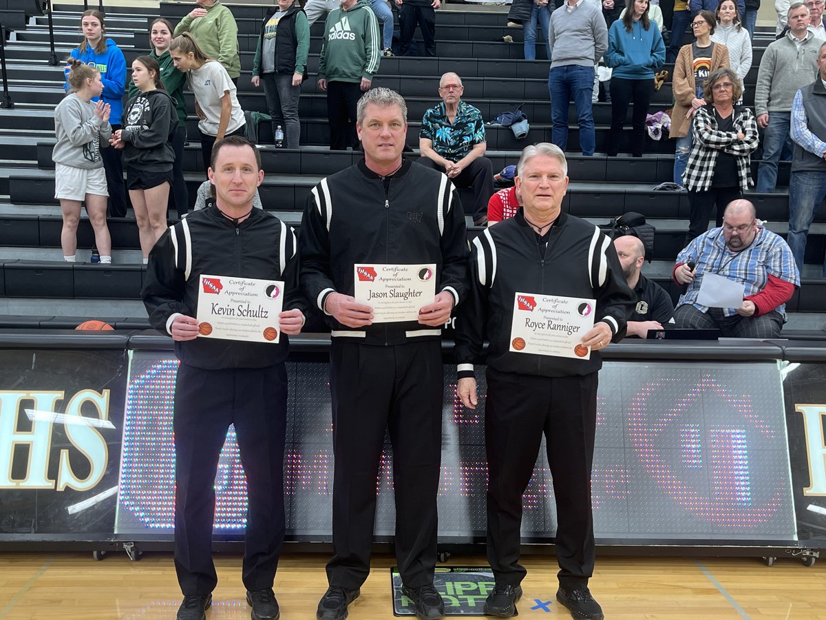 GlenwoodRams's tweet photo. A big thanks to our officiating crew tonight against St. Albert. Our crew was giving certificates of appreciation prior to the game for all they do to give back to high schools, student-athletes &amp; @IGHSAU &amp; @IHSAA! We all play a vital role in helping our officials shortage! https://t.co/Ff8xrtzv9Y