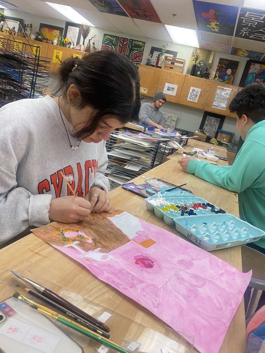 Art club &amp; VASE contest participants at work! 👩🏻‍🎨