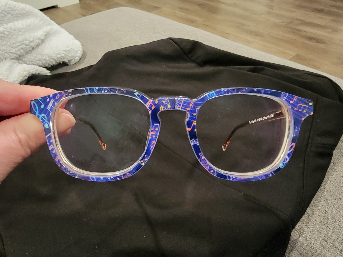 My eyes have never seen so well 🥰 Excited to change it up daily. I see alot of colors in my future -- pun intended. #WearPair #paireyewear #Otis #Toppers
