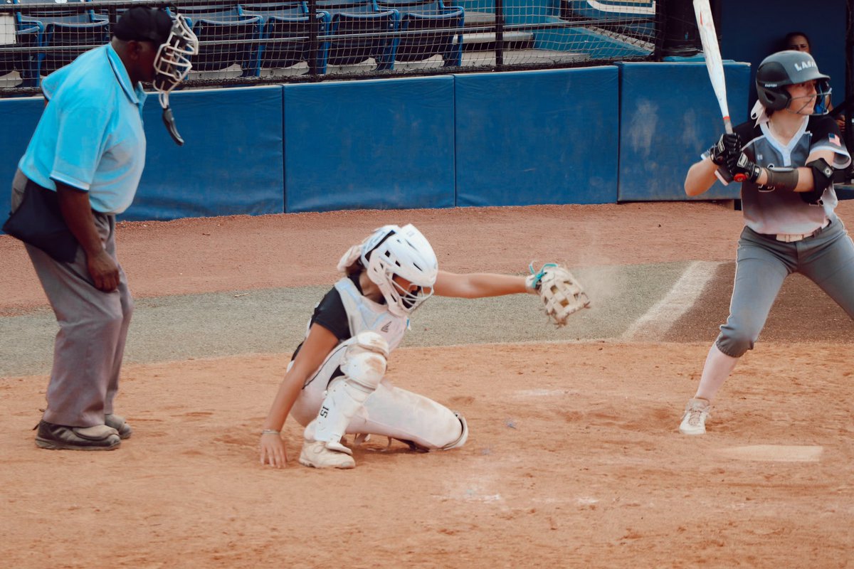 s_arahlawrence's tweet photo. Happy national catchers day to all the catchers out there, not a easy job at all🤟🤟 @JC_BobcatsSB @hccsoftball @SMCCBearsSb @CoLinSoftball https://t.co/DwzAeNQx0n