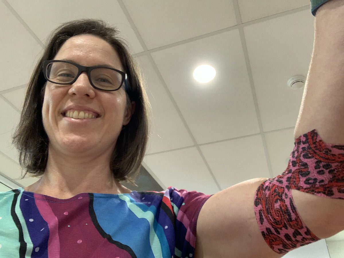 Well, hasn’t donating #blood got stylish? <a href="/CamillaWithLove/">Camilla</a> giving some groove to <a href="/lifebloodau/">lifebloodau</a> to help fight #cancer. Did you know 34% of red blood cells are used for cancer &amp; blood diseases?