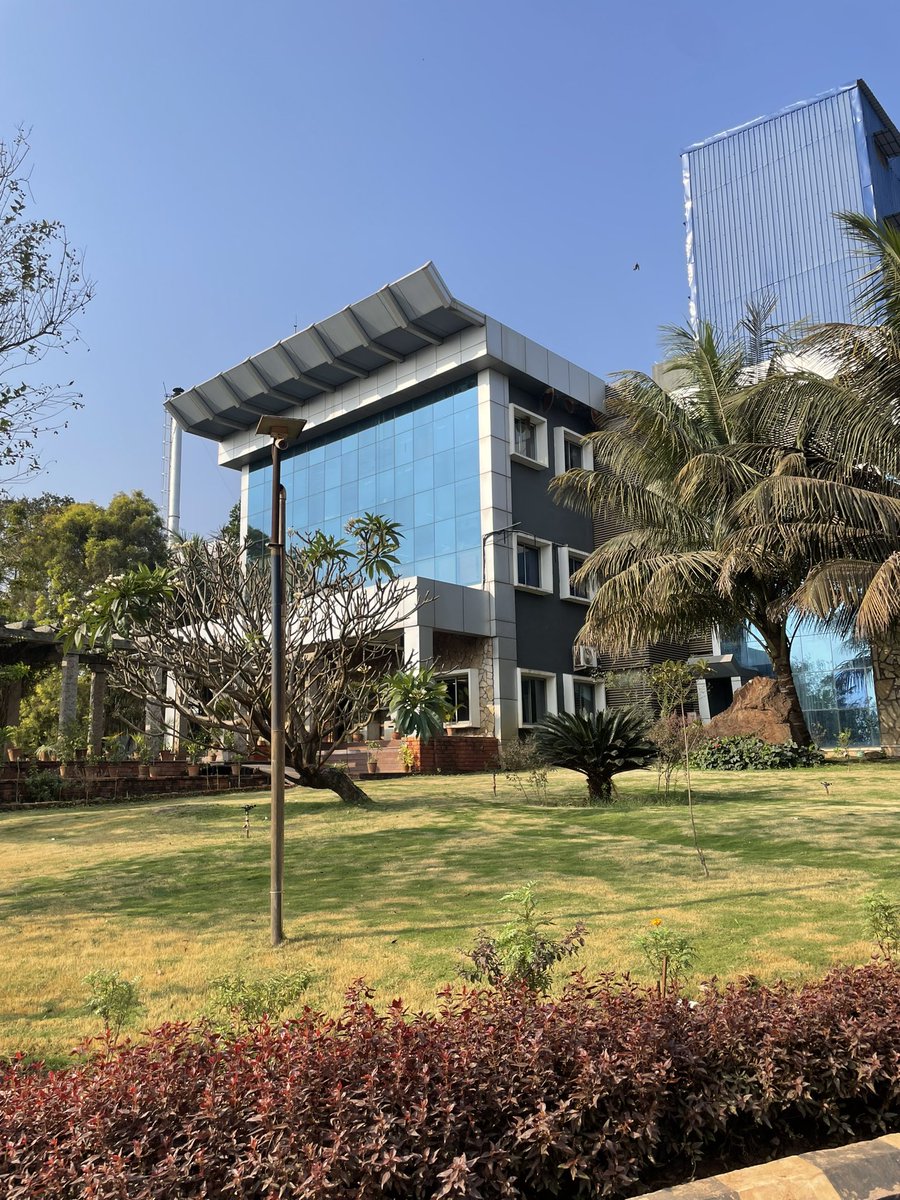 SONOFINDIA's tweet image. How food Leads to an empowered youth, “भूखे पेट भजन ना होए गोपाला”we learned here at @AkshayaPatra kitchen at Hubli. They cook 130000 meals a day. Fantastic operation where tech enables #socialenterprise. Thanks @Sandbox4change #foodforeducation #developmentdialogue