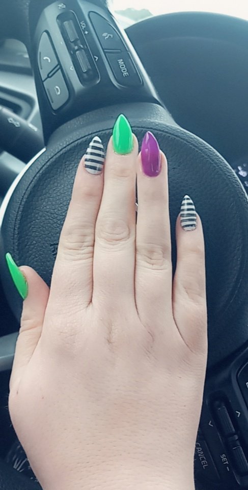 Beetlejuice Themed Nails. 

💜💚🤍🖤