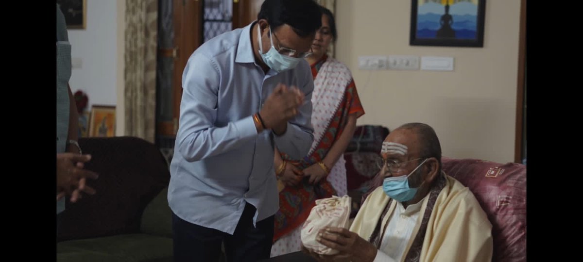 SajjanarVC's tweet image. రెండేళ్ల క్రితం ఆయనను స్వయంగా కలిసే భాగ్యం నాకు కలిగింది. ఆ సమయంలో ఎన్నో విషయాలను నాతో పంచుకున్నారు. ఆయనకు వృత్తిపట్ల ఎంత నిబద్దత ఉందో నాకు అర్థమైంది. వారు ఇక మనతో లేరన్నది నిజం కాకుంటే ఎంతో బాగుండేది.