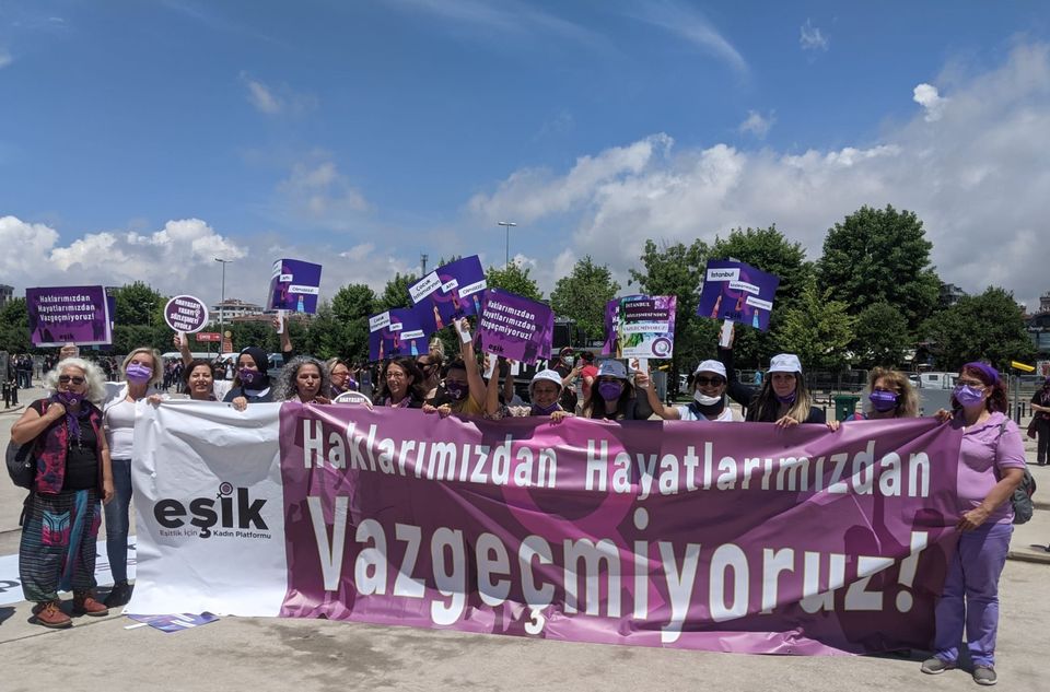 HabereGuven's tweet photo. EŞİK: "Toplumun ve kadınların geleceği feda edilemez." https://t.co/1wxbPailp6 @esik_platform #TartışmasızHAYIR #OylamayaKatılmayın #İstanbulSözleşmesi https://t.co/Ia7iM8I36r