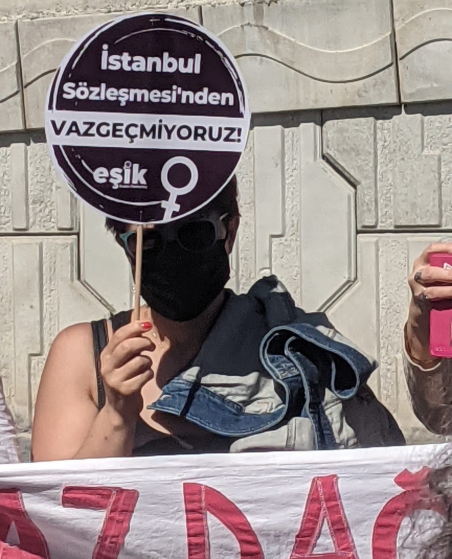 HabereGuven's tweet photo. EŞİK: "Toplumun ve kadınların geleceği feda edilemez." https://t.co/1wxbPailp6 @esik_platform #TartışmasızHAYIR #OylamayaKatılmayın #İstanbulSözleşmesi https://t.co/Ia7iM8I36r