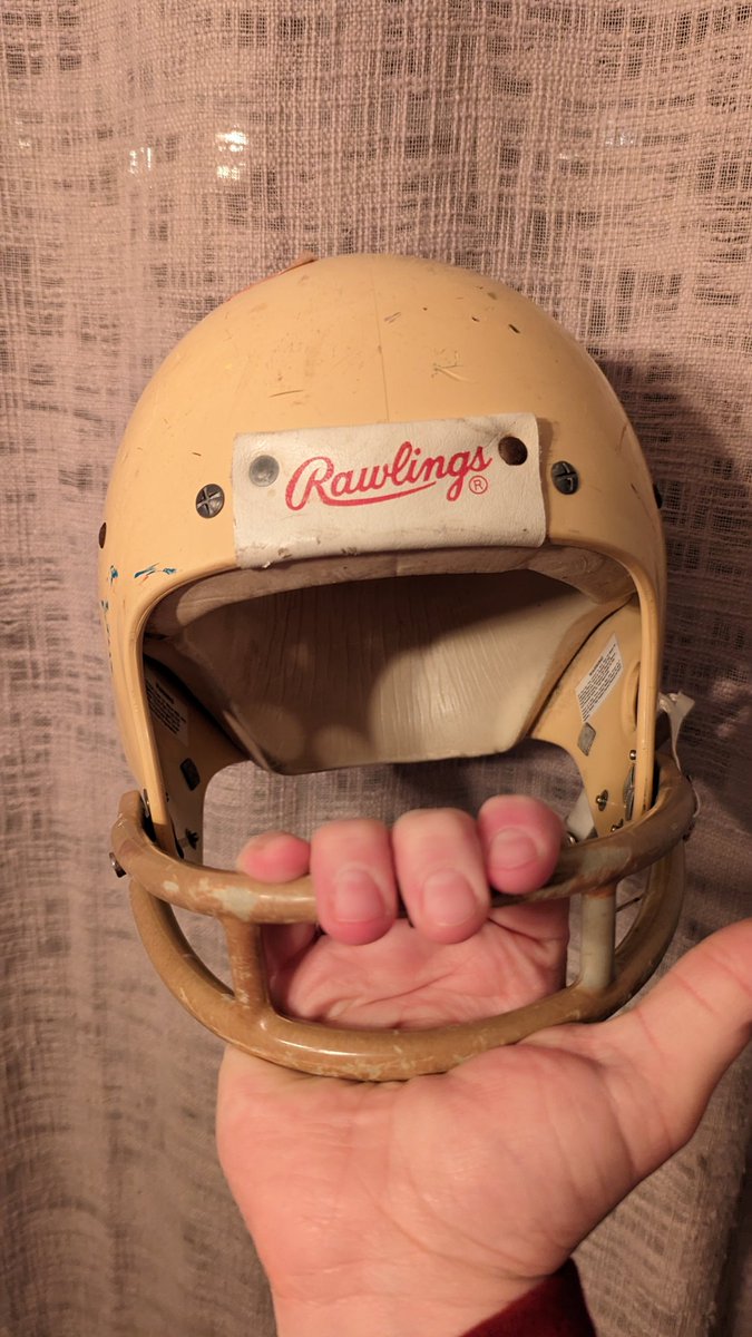 BenOnSports's tweet photo. I picked up probably one of my coolest finds tonight. 

As I was walking out of the thrift store, I saw this beauty in the buggy of go-backs. 

Walked away with it for only $3. It's a Riddell HC35.

Any one have tips on how to get this ready to paint? https://t.co/IUIbCADXBm