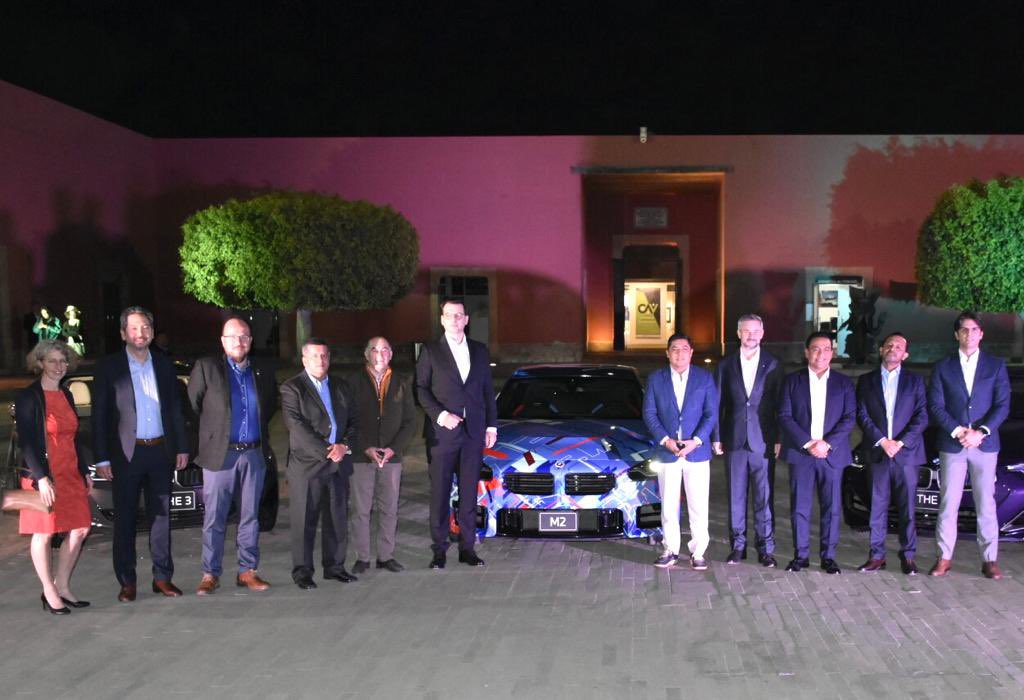 sedecoslp's tweet photo. El Gobernador del Estado @RGC_Mx acompañado de @jc_valladares @jgpetorres @NestorEdelaG y el titular de @SLPFinanzas se reunieron con Milan Nedljkovic, Miembro del Consejo BMW AG y Harald Gottsche Presidente de BMW S.L.P.  #EconomíaSLP #PotosíParaLasYLosPotosinos  #BMWPlantSLP https://t.co/d61I1hnX0R