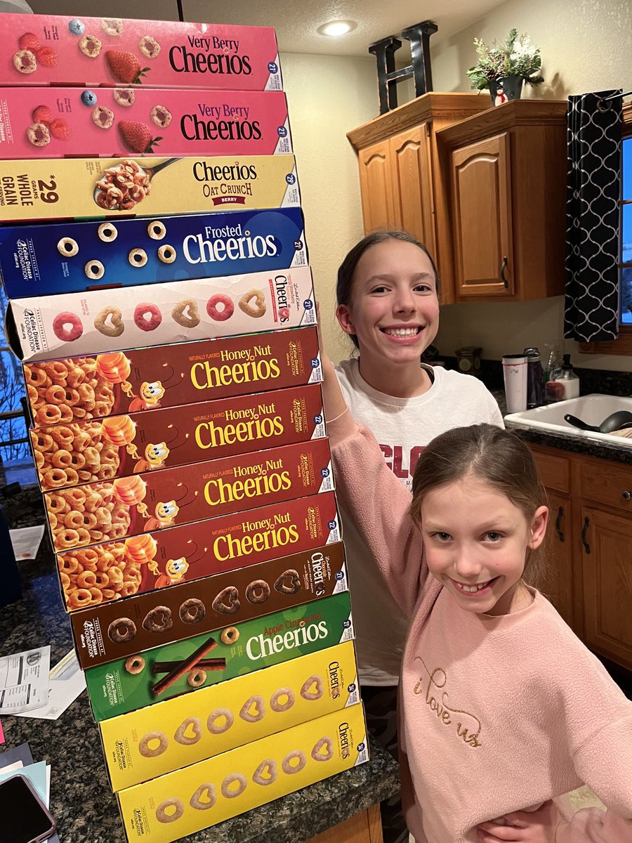 Someone likes Cheerios! 🔥sale today ⁦<a href="/HyVee/">Hy-Vee</a>⁩