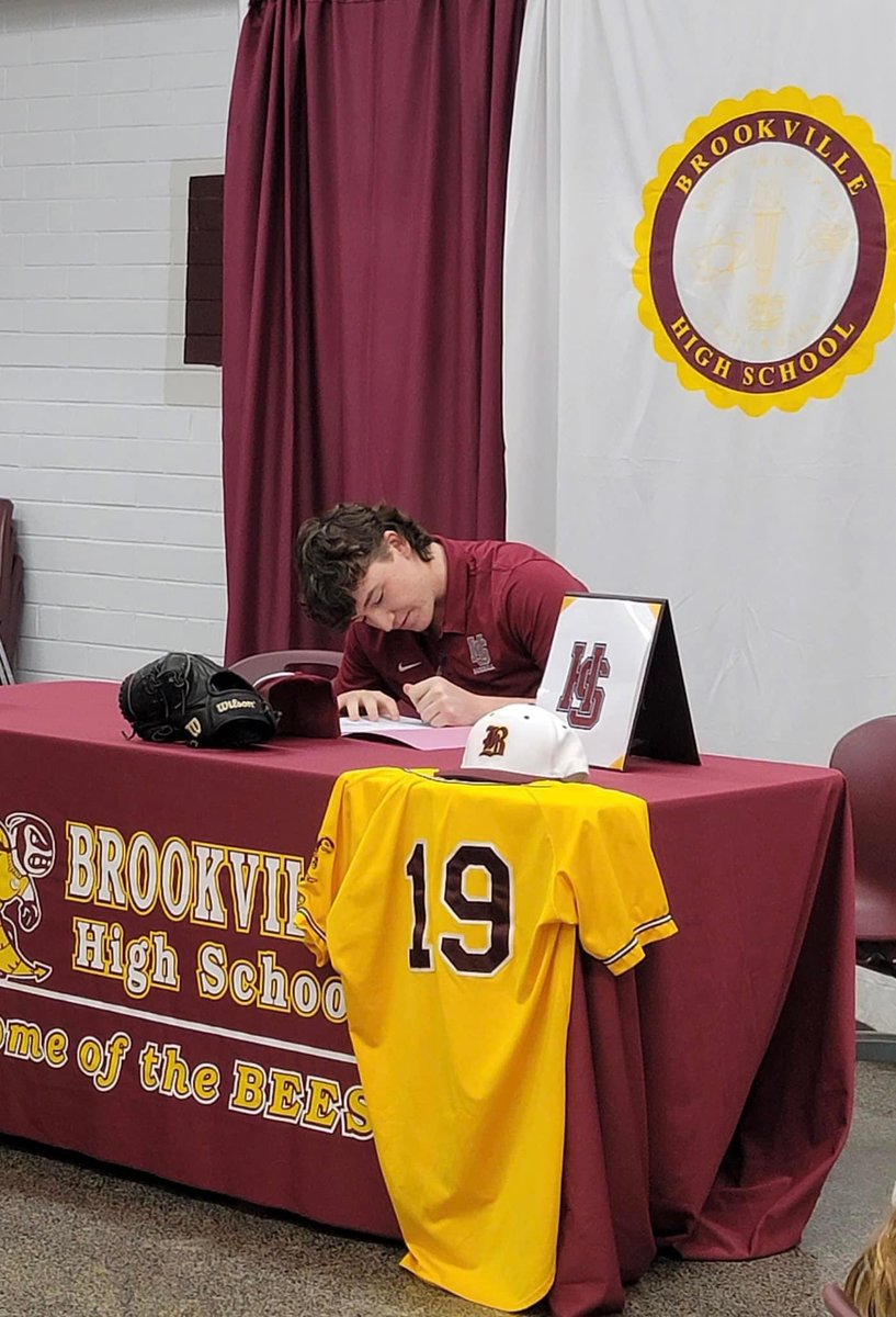 Made it official today! 1000% grateful. Roll tigers 🐅 <a href="/HSC_Baseball/">Hampden-Sydney Baseball</a> @HSCcoachbailey <a href="/cglaize29/">Chris Glaize</a> <a href="/BHSBaseballBees/">Brookville Baseball</a>