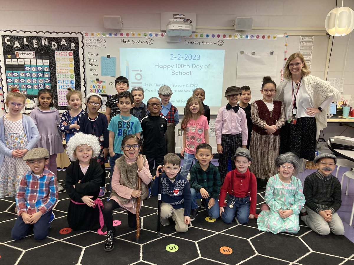 Maria_KimeK's tweet photo. 100th Day of Kindergarten! Thanks @Mrs_NJimenez for joining in the fun with us today!  How many happy faces can you draw in 100 seconds? #HeritageECS #HECSmagic https://t.co/3B0cCZ8mfv