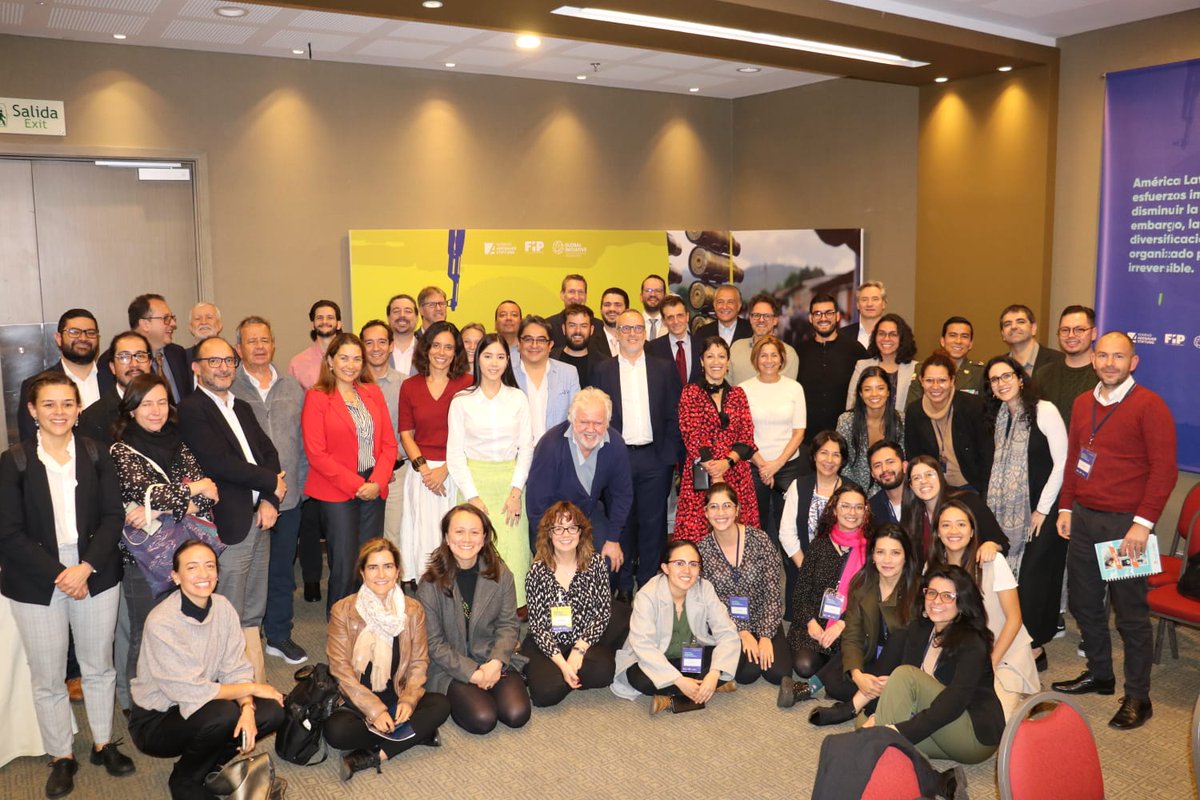 🔴🫱🏻‍🫲🏾El Encuentro Internacional de Conflicto y Crimen Organizado mostró la importancia de establecer puentes entre el mundo de la academia, profesionales en el tema y tomadores de decisiones, para establecer agendas de investigación y política pública para el futuro.