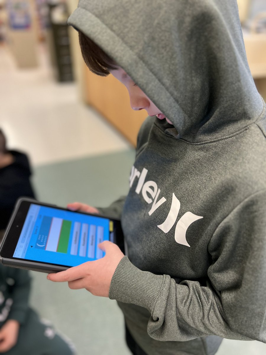 MissWarren2019's tweet image. LLC fun today #lego #worldflags #storytime #Groundhog @SHA_NL @NLESDCA