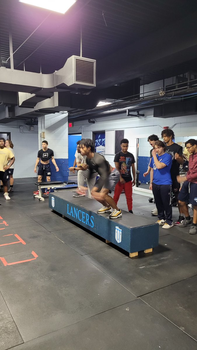 BELancerFB's tweet photo. The weight room isn't for everyone... Then again, neither is playing time or winning. #BeAboutIt #EDE #DEFENDTHESHIELD https://t.co/0EcRH1CwWS