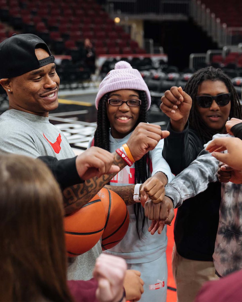 Mind, Body, and Spirit 👏
 
This week we partnered with <a href="/HorizonNews/">Horizon</a> and YWCA Metropolitan Chicago to bring 200 Chicago youth to United Center for a day of empowerment and wellness. 

📸: on.nba.com/3Y0aTDT