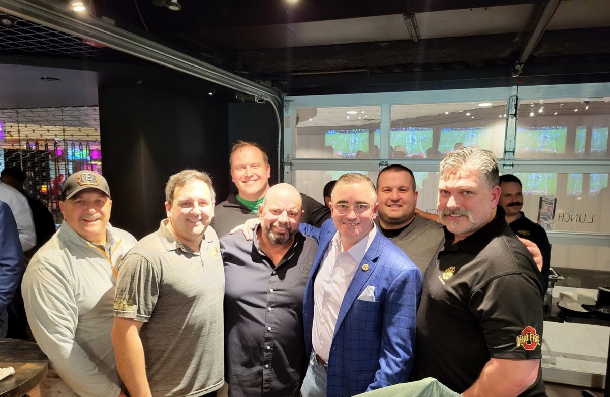 Long week at #ALTS23 for 7 representatives from Local 92! Thank you to General President of the #IAFF Edzo Kelly and District 8 Vice President Mark Sanders for taking time to join us in session and taking time to talk 1 on 1 with our representatives from Local 92! 
<a href="/IAFFofficial/">International Association of Fire Fighters</a>