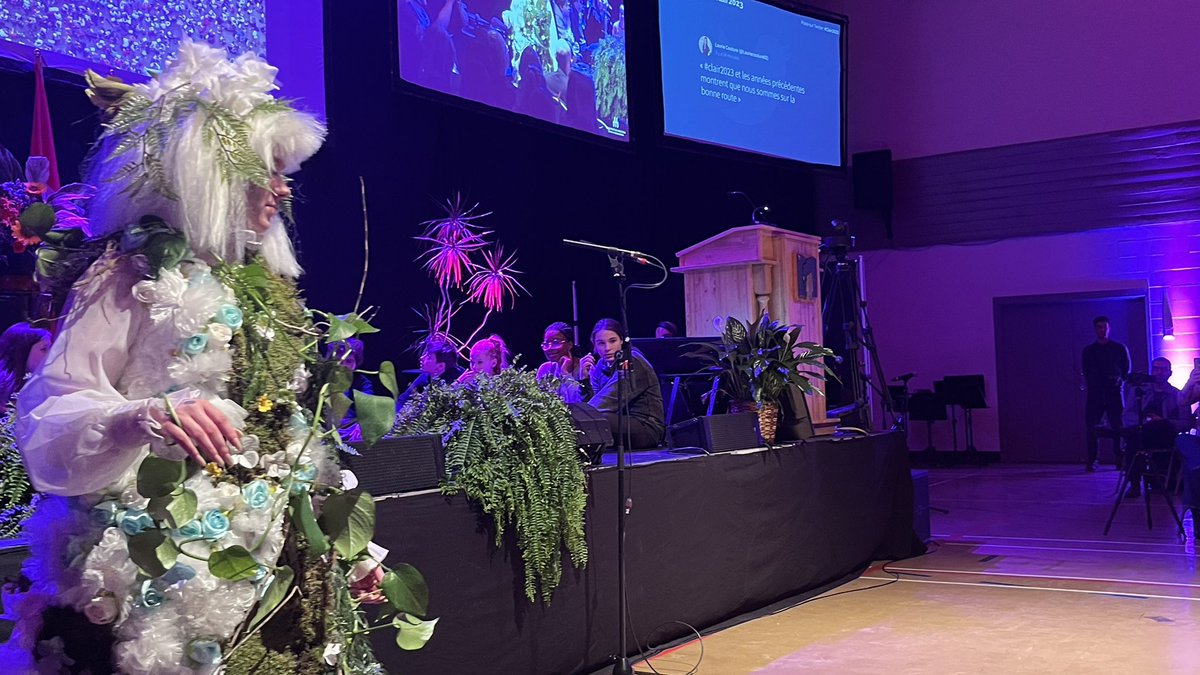 Wow ! Incroyable ce défilé à #clair2023 sur le thème du changement climatique 😱