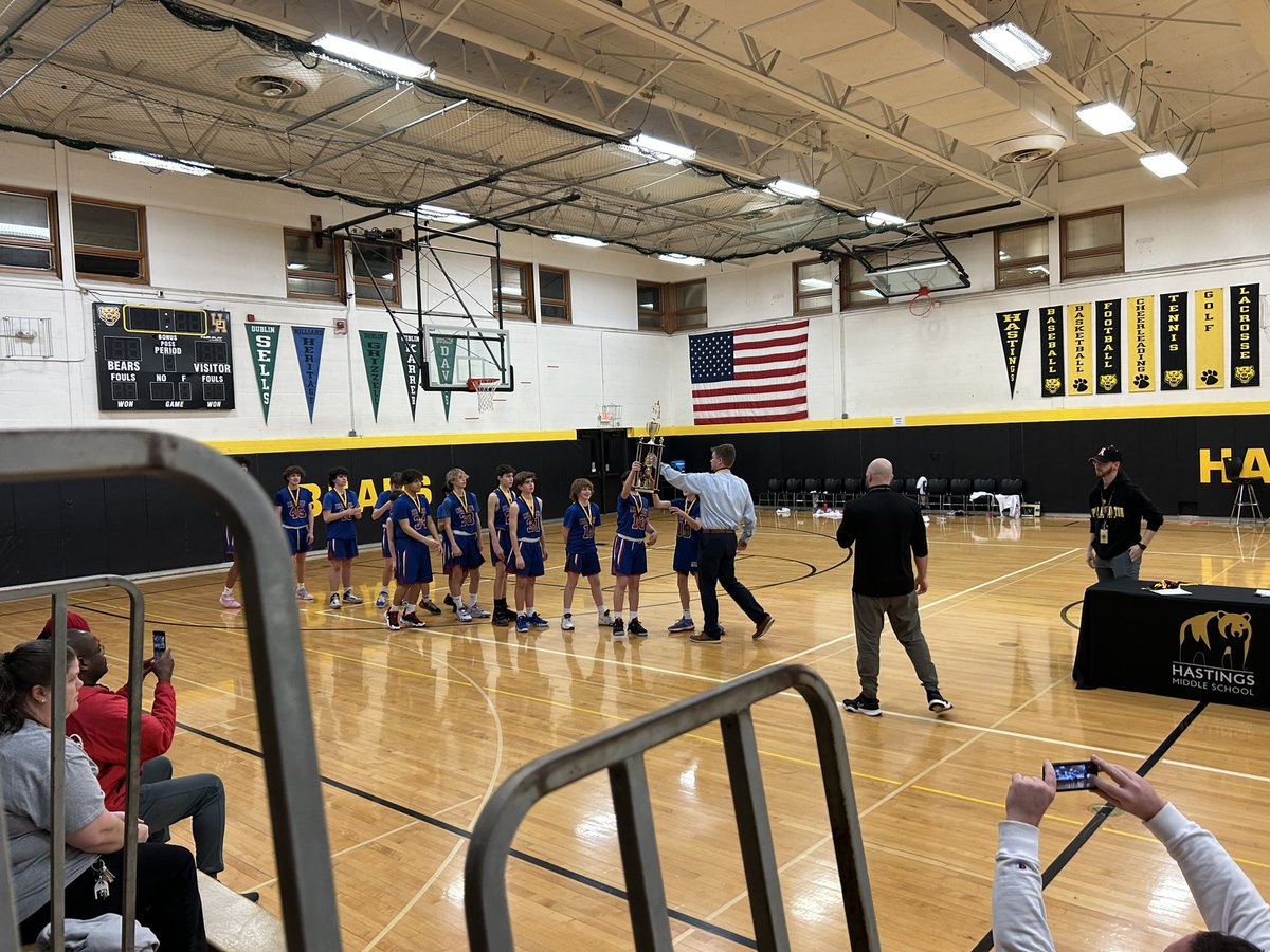 KMS_Cards's tweet photo. Congratulations to our 7th grade boys for taking home the gold 🏆 by winning the Black Bracket in the Upper Arlington Golden Bears Classic! 🥇 #GoCards https://t.co/QpJ2LPwnxg