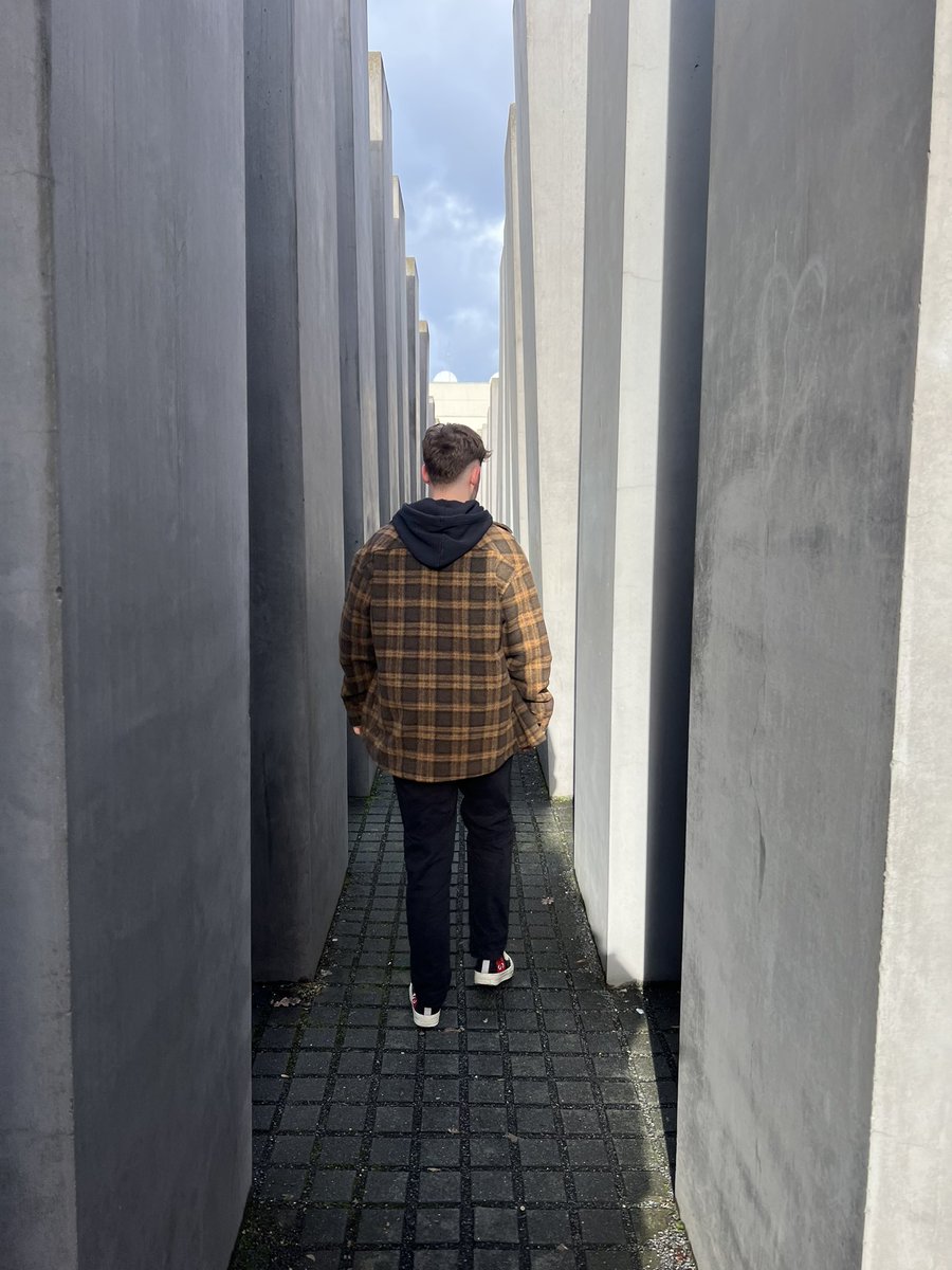 dylmvrr's tweet photo. omw to find out who’s in paris https://t.co/cllSBEHDe3
