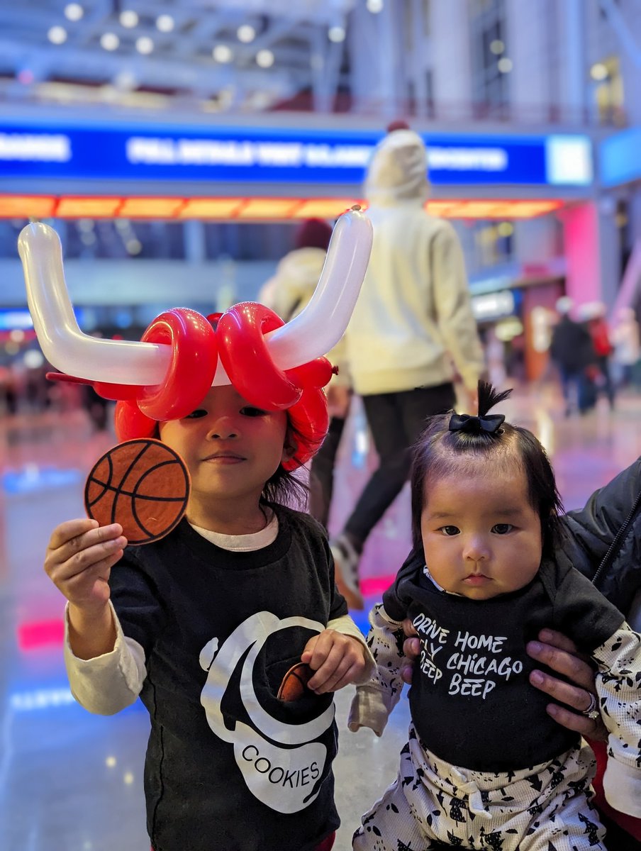 RyanAQue's tweet photo. @Stacey21King Cookies and drive home safely tonight?? @chicagobulls @tristELLE https://t.co/BDewEWrpdW