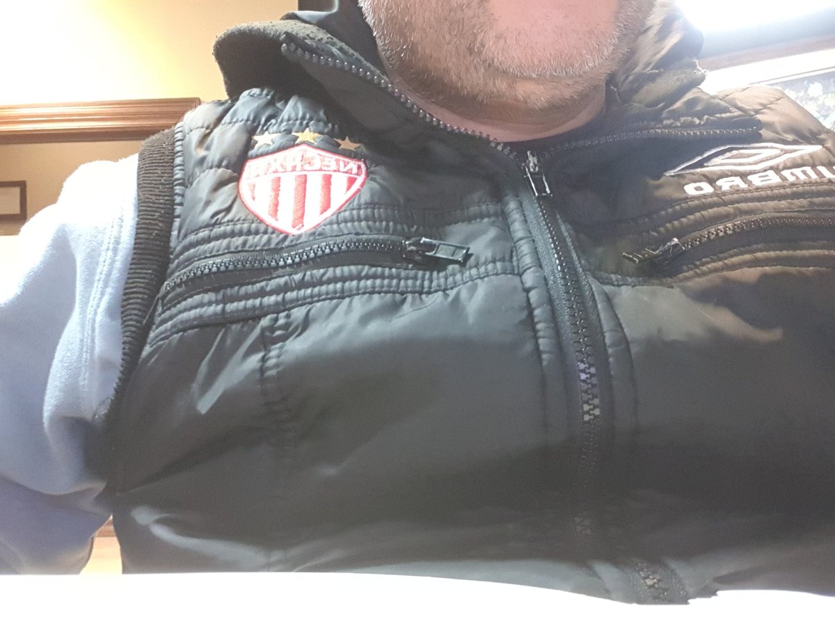 MataReynoso's tweet photo. @ClubNecaxa Yo no quiero boleto pero siempre llevo el escudo bien puesto ⚡⚡ https://t.co/jhK9mwOolR