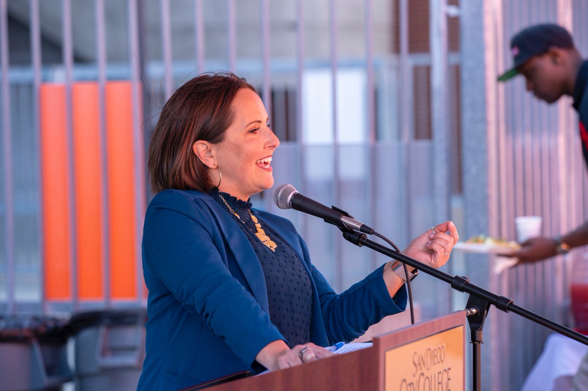 Welcome back Knights! We are excited to jump into a new semester with our talented #cityfamily! This year, we kicked things off with our very first Presidential Luncheon for new employees, newly tenured faculty, and City retirees. #citypride #youbelonghere #employeespotlight